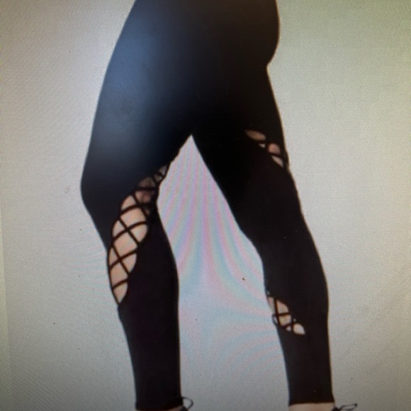 Alo Yoga Entwine Wine braided Open Laced Mid Rise Athletic SMALL. NWOT - Picture 5 of 7